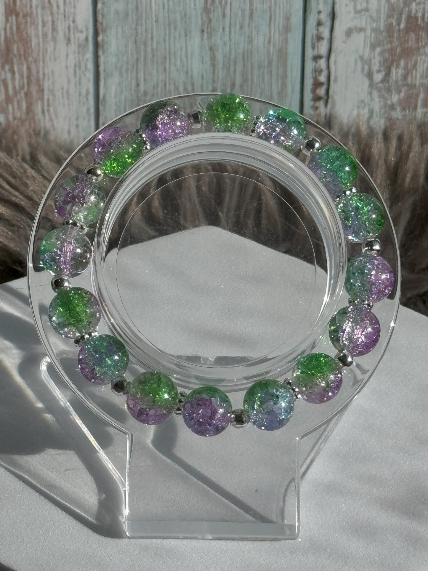 7" Purple/Green Crackle Glass Beaded Bracelet (10mm)