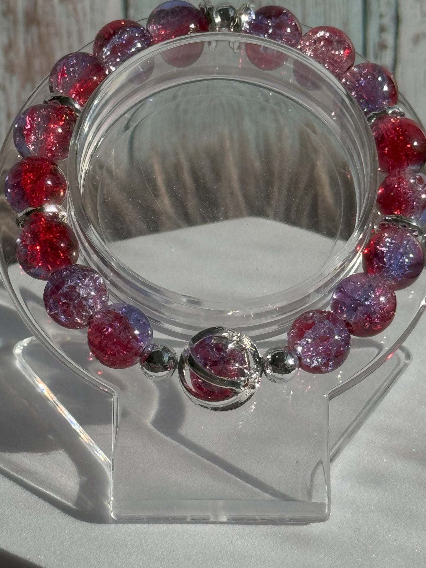 7" Purple/Red Crackle Glass Beaded Bracelet (10mm)