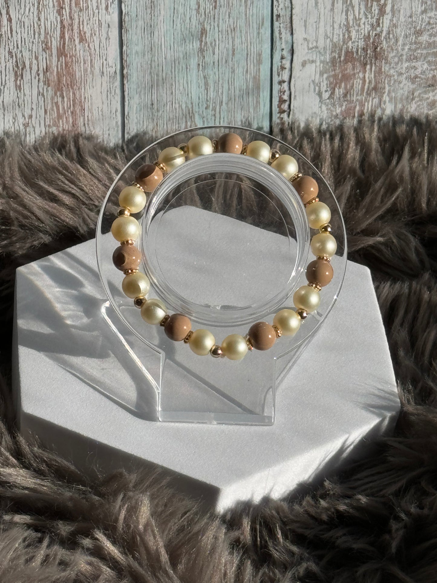 7" Creamy Pearl and Tan Glass Beaded Bracelet (8mm)