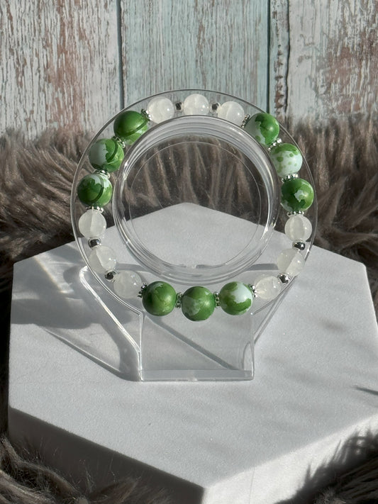 7 1/4" Green Watercolor and White Glass Beaded Bracelet (8mm&10mm)