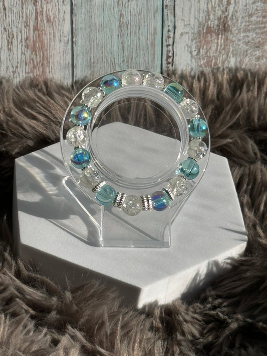 7" Clear and Teal Iridescent Glass Beaded Bracelet (10mm)