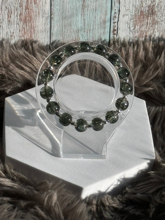 7" Dark Green Crackle Glass Beaded Bracelet (10mm)