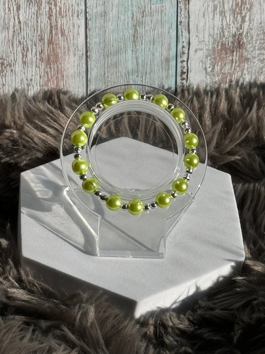 7" Pearl Spring Green Glass Beaded Bracelet (8mm)