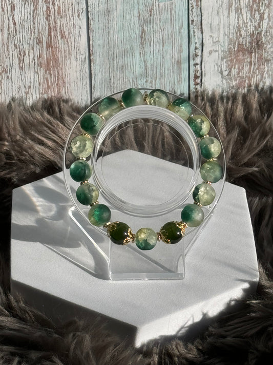 7 1/4" Green Frosted Crackle Glass Beaded Bracelet (10mm)