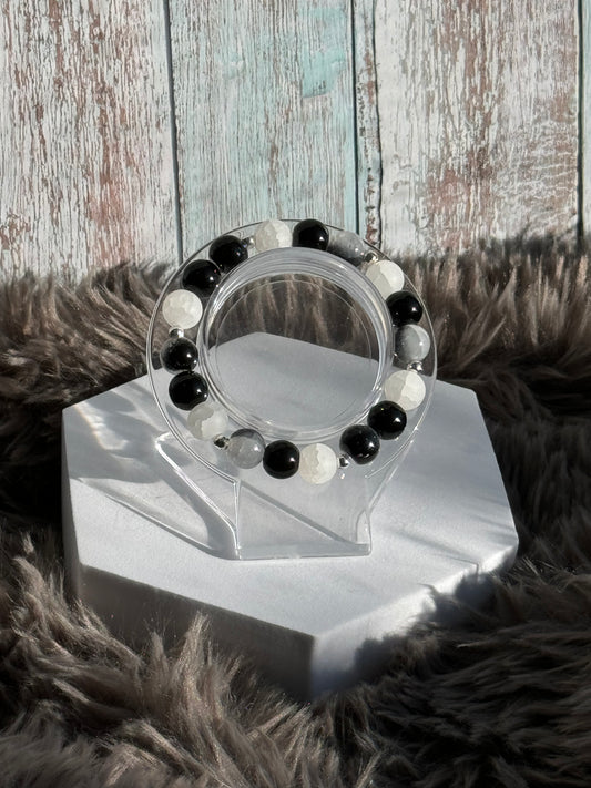 7" Black and White Glass Beaded Bracelet (10mm)